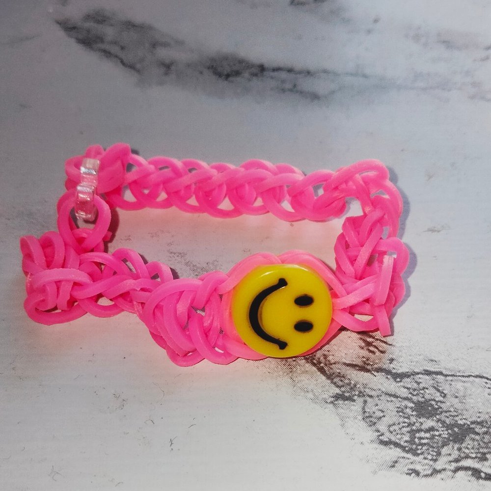 Pink smiley face bracelet - Picture 1 of 2